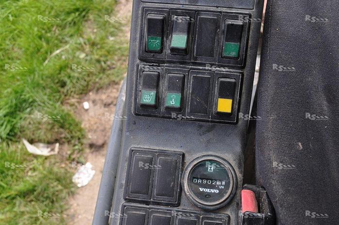 Used VOLVO EC140B LC