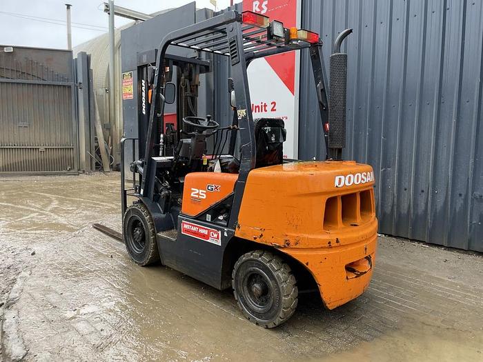 Used DOOSAN D25G