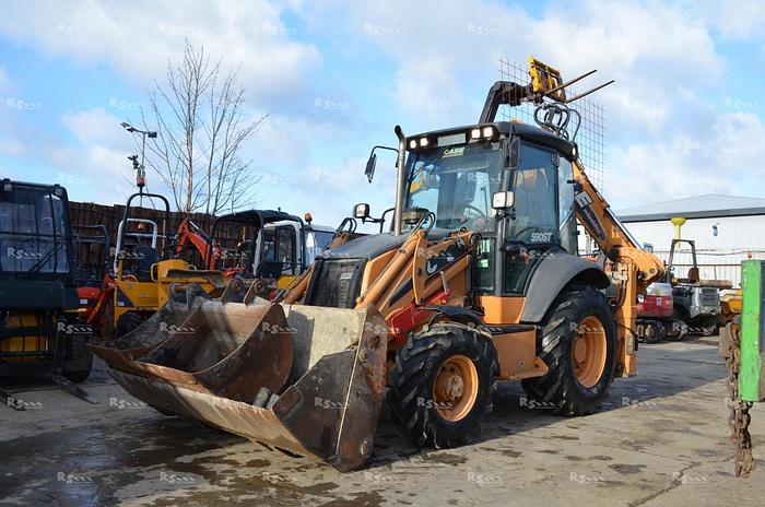 Used CASE 590ST