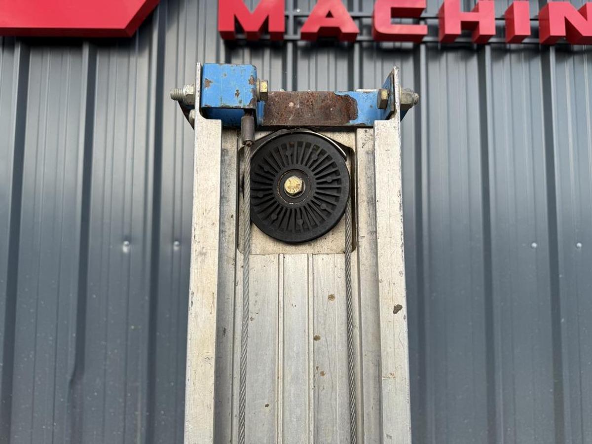 Used Genie SLA-10 Material Lift