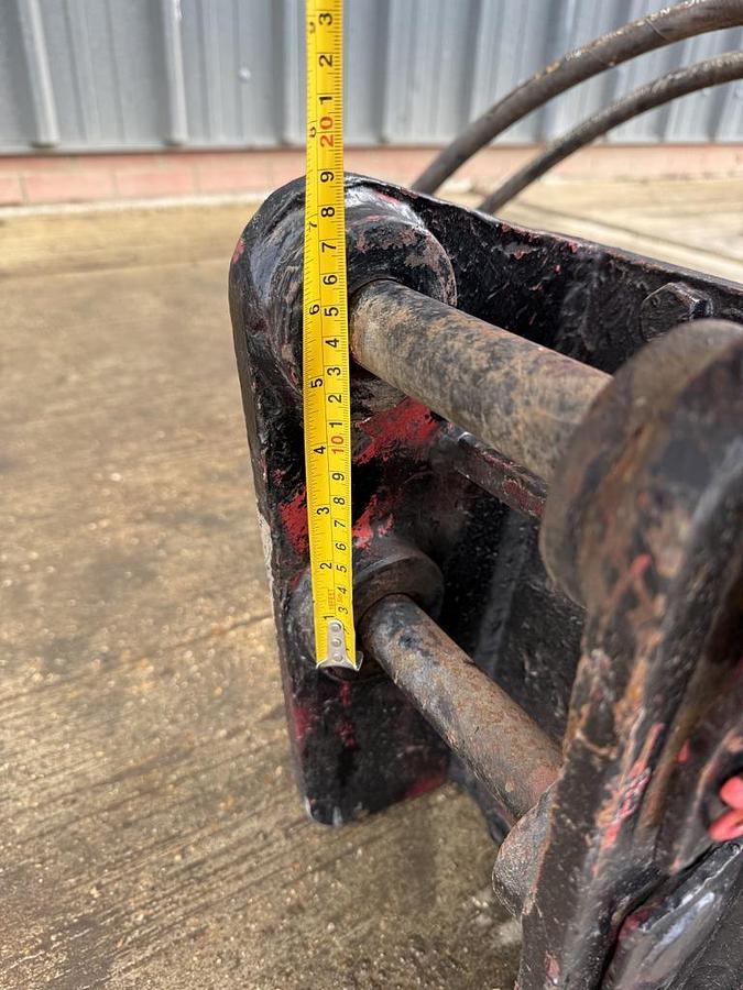 Used Socomec DMS 165 1,8 - 3,0 t Hydraulic Breaker