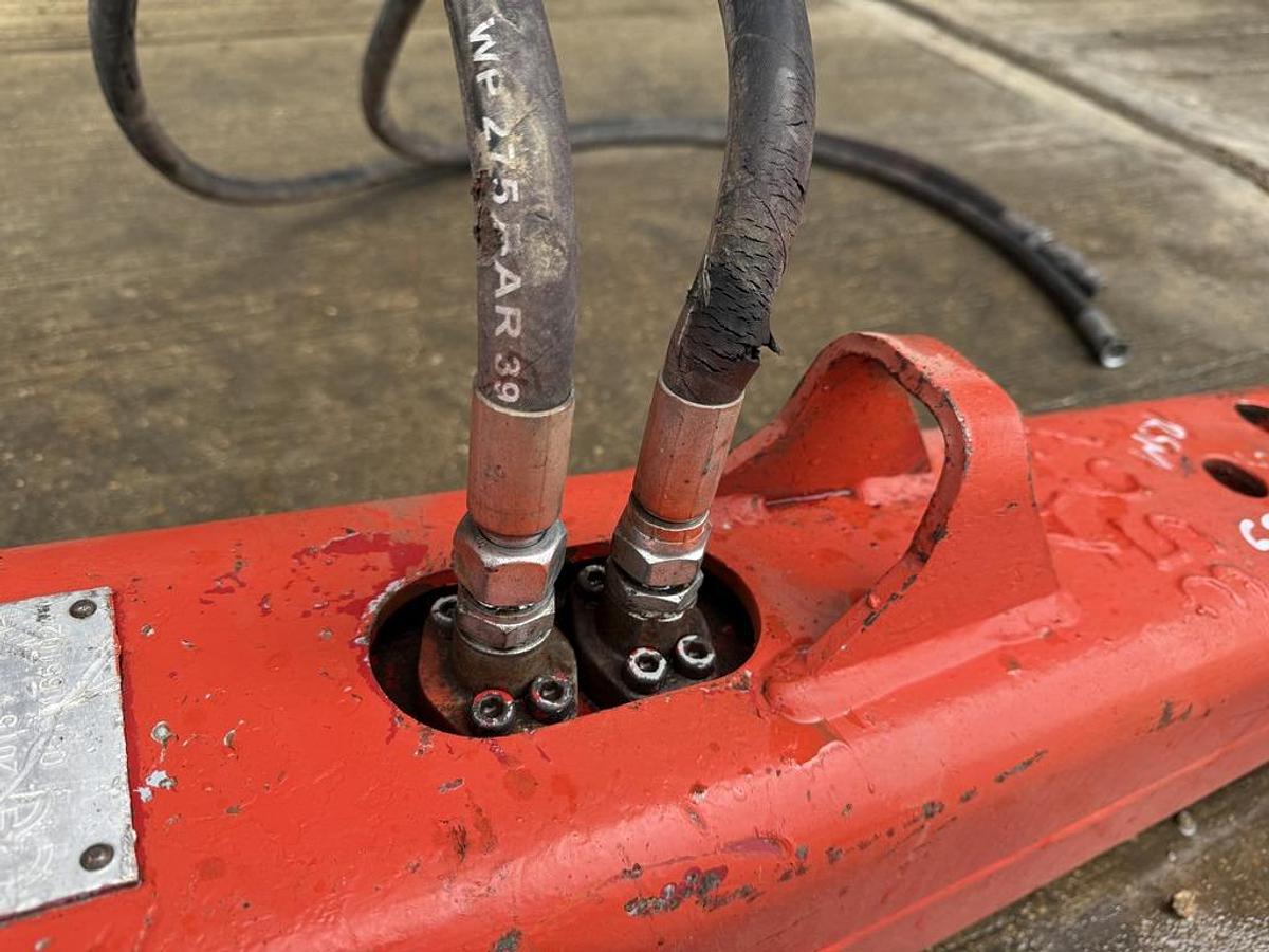 Used Socomec DMS 165 1,8 - 3,0 t Hydraulic Breaker