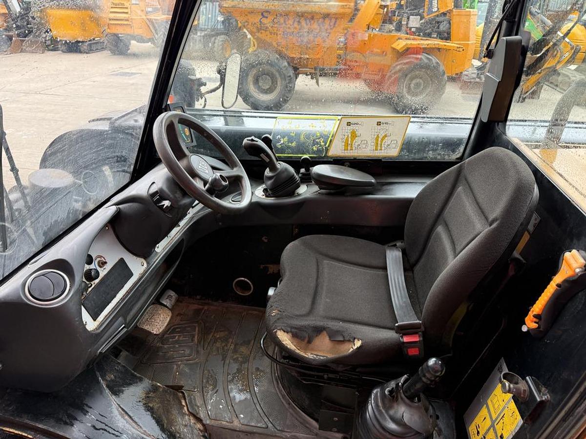 Used JCB 520-40 2t 4m Telehandler