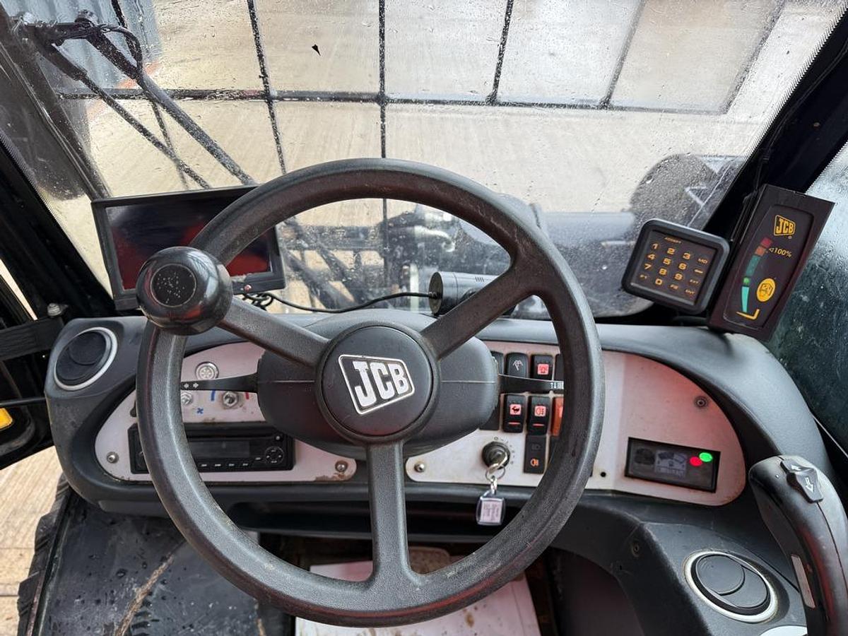 Used JCB 520-40 2t 4m Telehandler