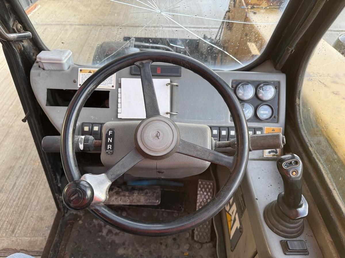 Used Caterpillar TH62 7m Telehandler