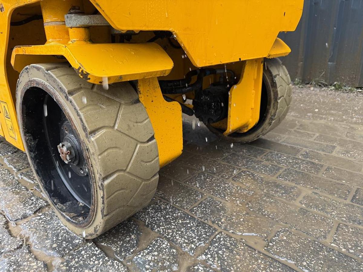 Used JCB S2632E 10m Electric Scissor Lift