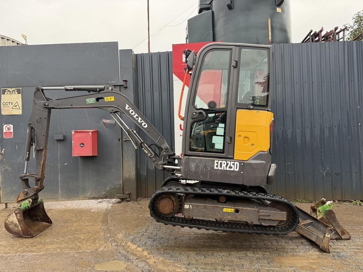 Used Volvo ECR25D 2.5t Mini Excavator