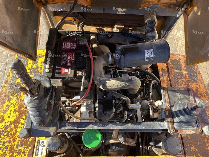 Used THWAITES 3 TONNE SWIVEL