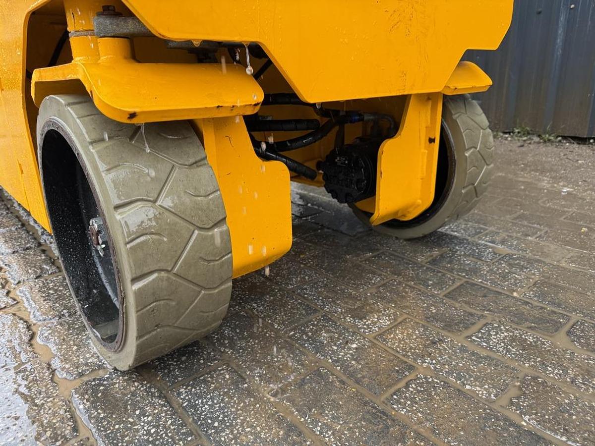 Used JCB S2632E 10m Electric Scissor Lift