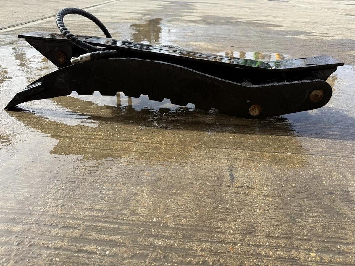 Used Captok Hydraulic Thumb