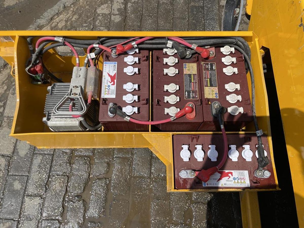 Used JCB S4046E 14m Electric Scissor Lift