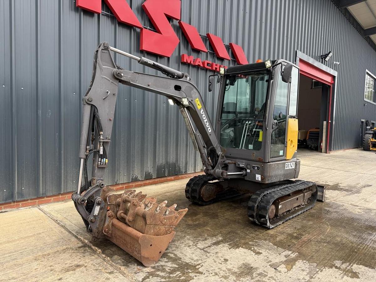Used Volvo ECR25D 2.5t Mini Excavator