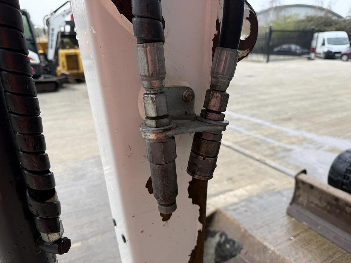 Used Bobcat E27Z 2.7t Mini Excavator