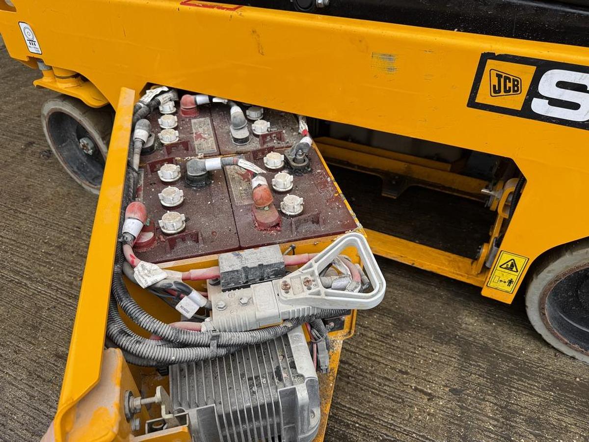 Used JCB S1930E 8m Electric Scissor Lift
