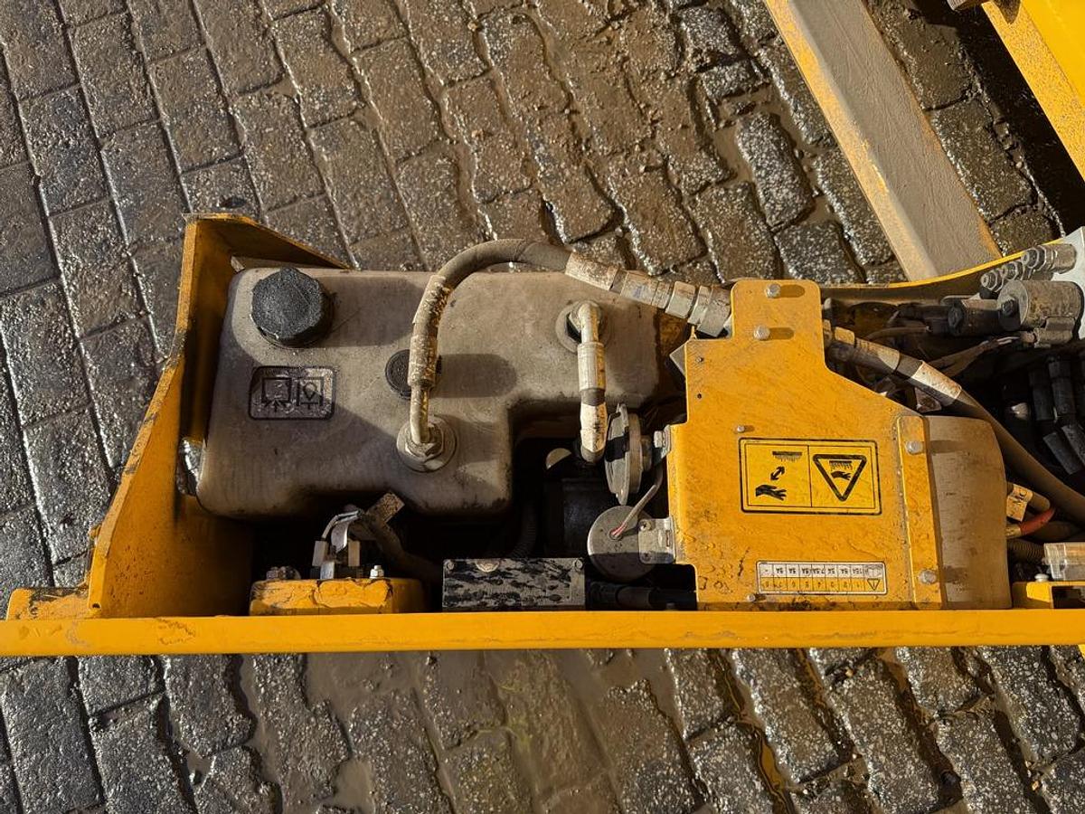 Used JCB S2632E 10m Electric Scissor Lift