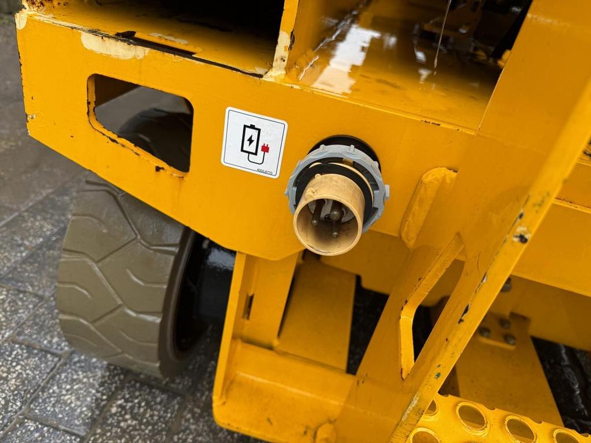 Used JCB S3246E 12m Electric Scissor Lift