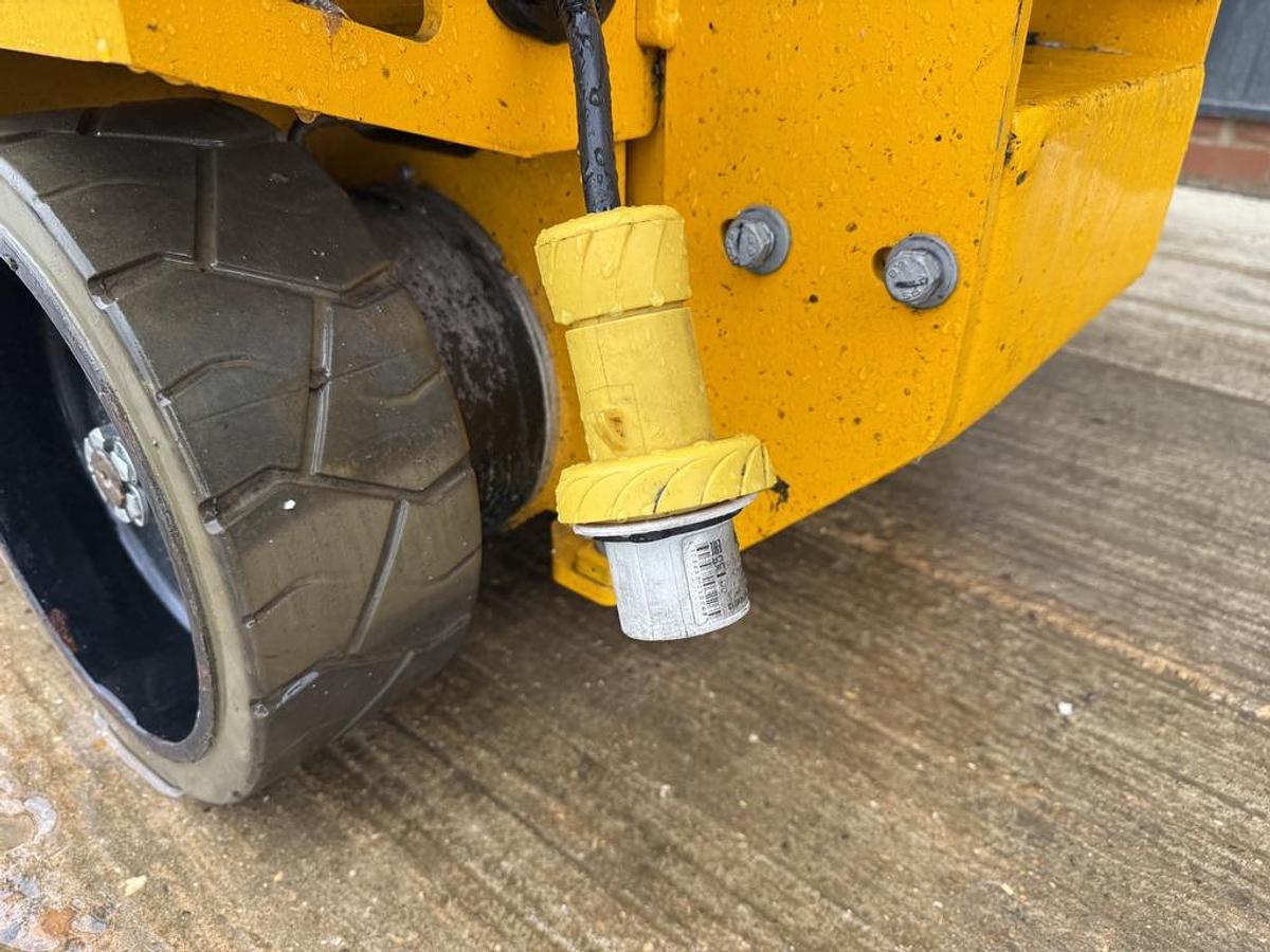 Used JCB S1930E 8m Electric Scissor Lift