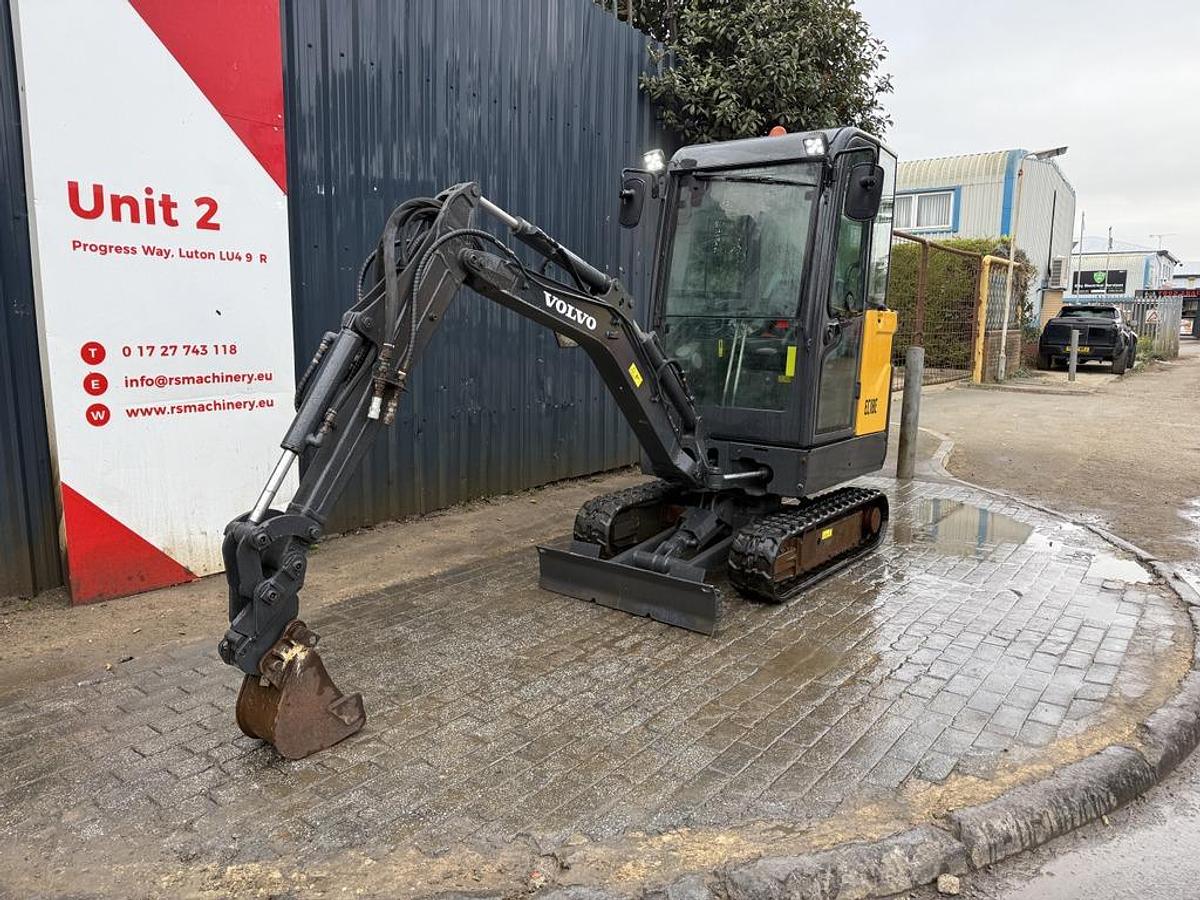 Used VOLVO EC18E