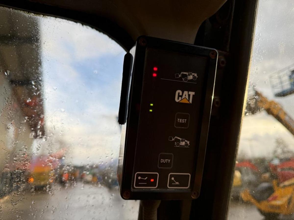 Used Caterpillar TH62 7m Telehandler