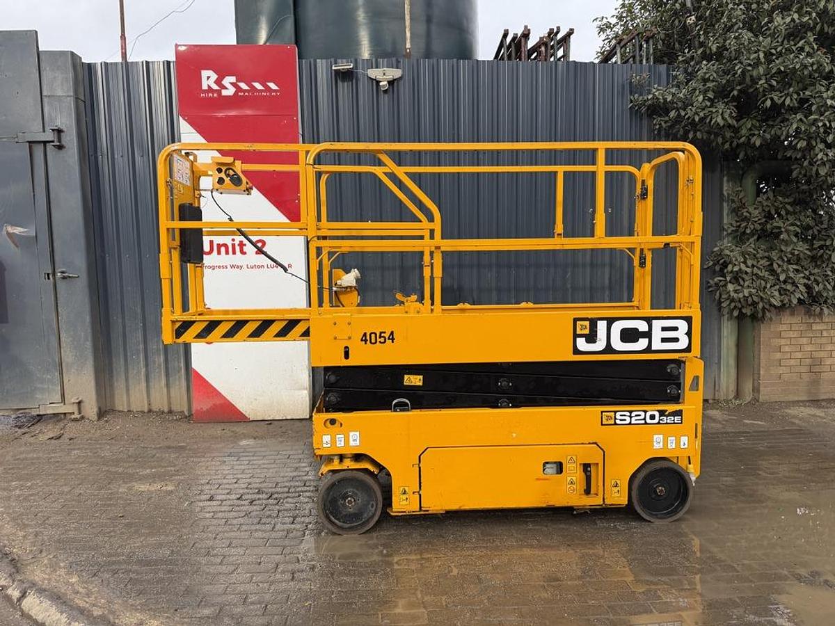 Used JCB S2032E 8m Electric Scissor Lift