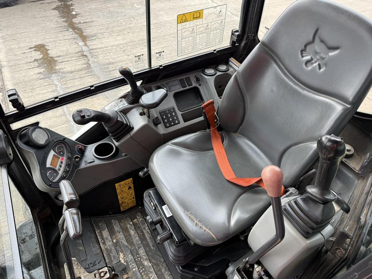 Used Bobcat E27Z 2.7t Mini Excavator