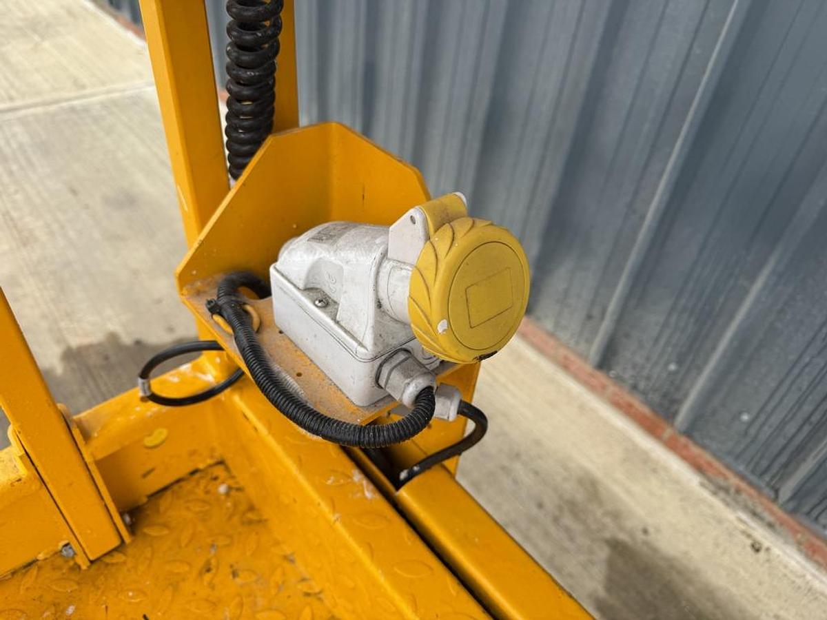 Used JCB S1930E 8m Electric Scissor Lift