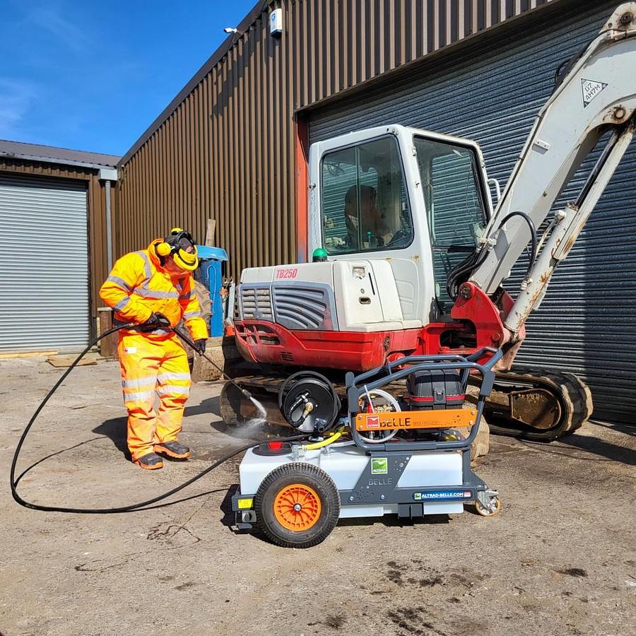 Used BATTERY POWERED MINI PRESSURE WASHER 