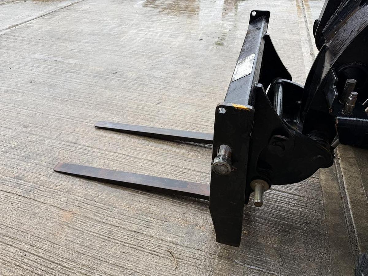 Used JCB 520-40 2t 4m Telehandler