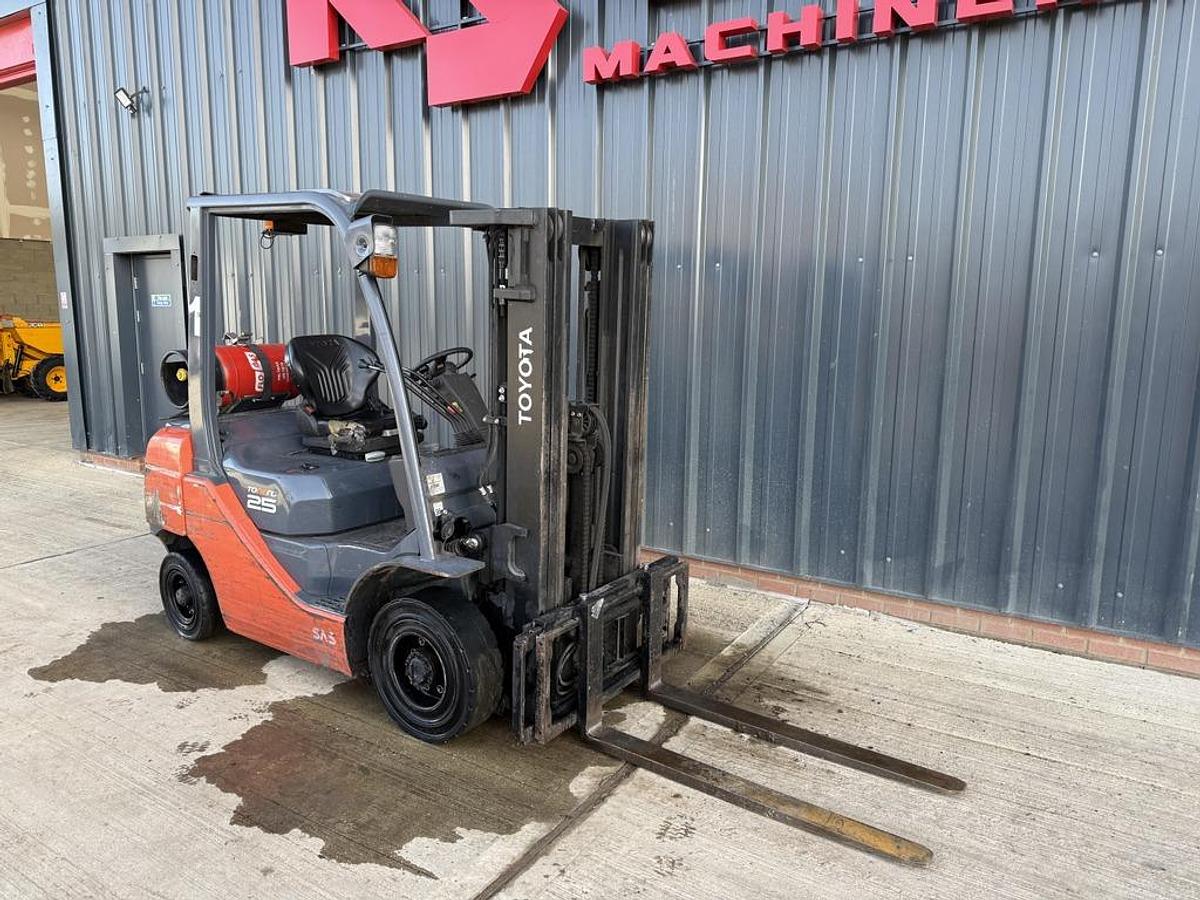 Used Toyota Tonero 2.5t LPG Forklift