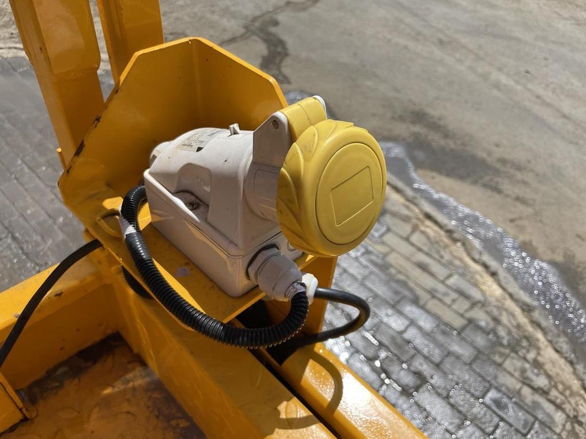 Used JCB S2632E 10m Electric Scissor Lift