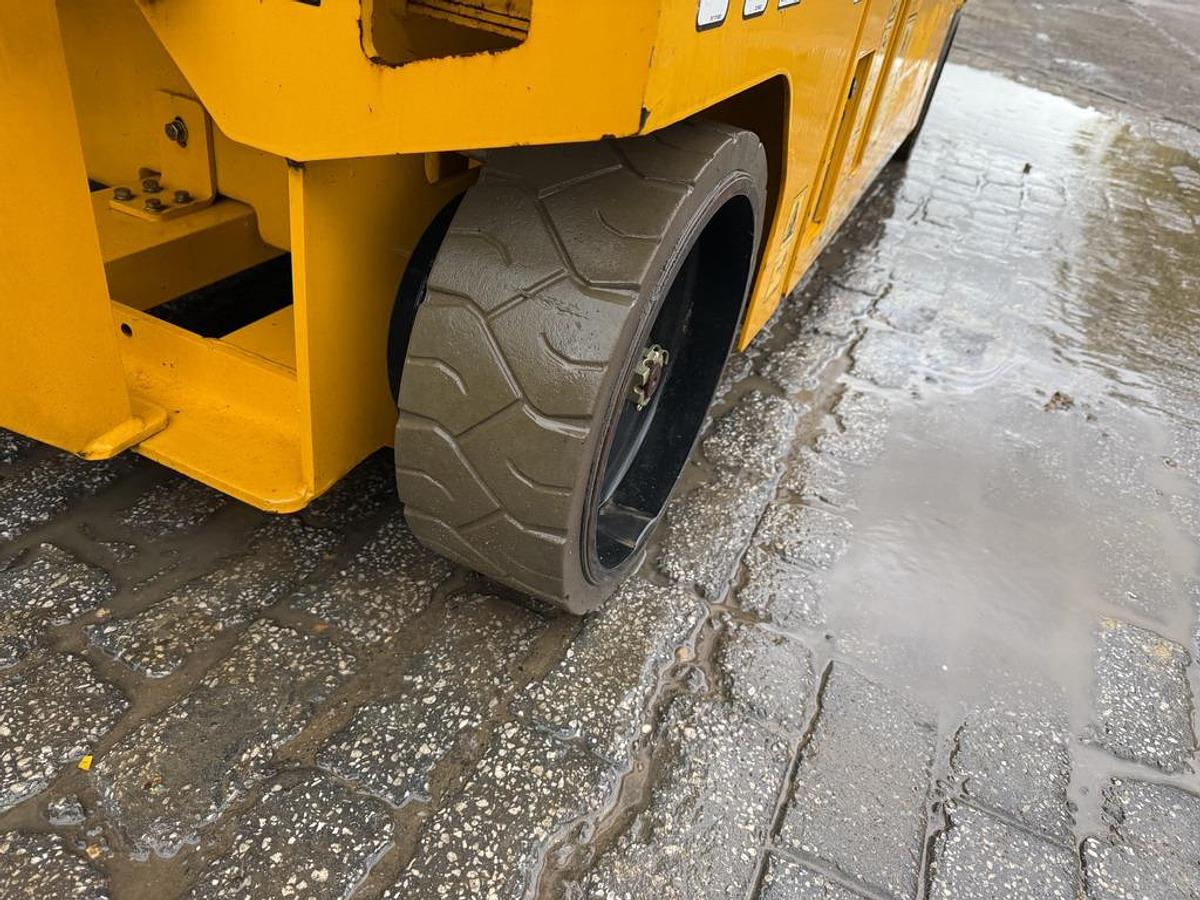 Used JCB S3246E 12m Electric Scissor Lift