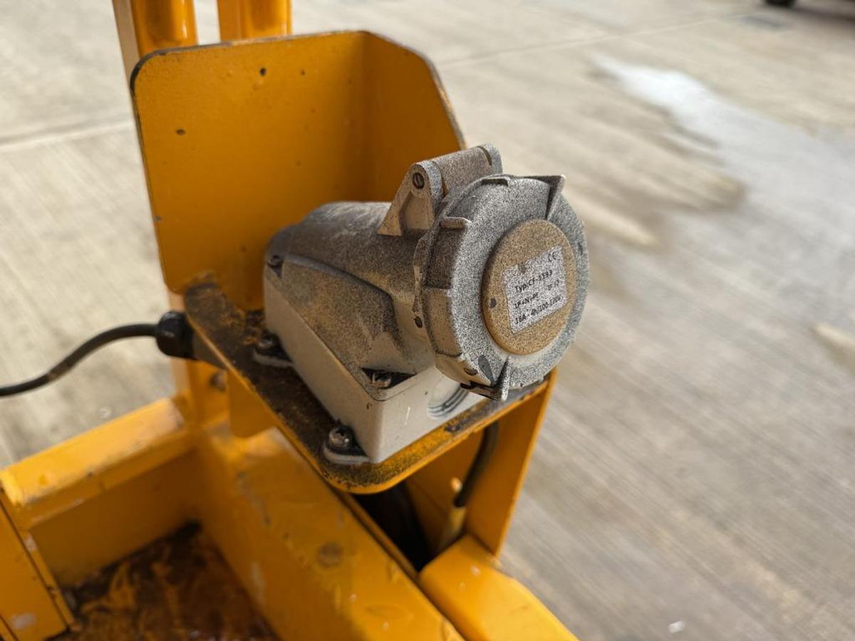 Used JCB S1530E 6m Electric Scissor Lift