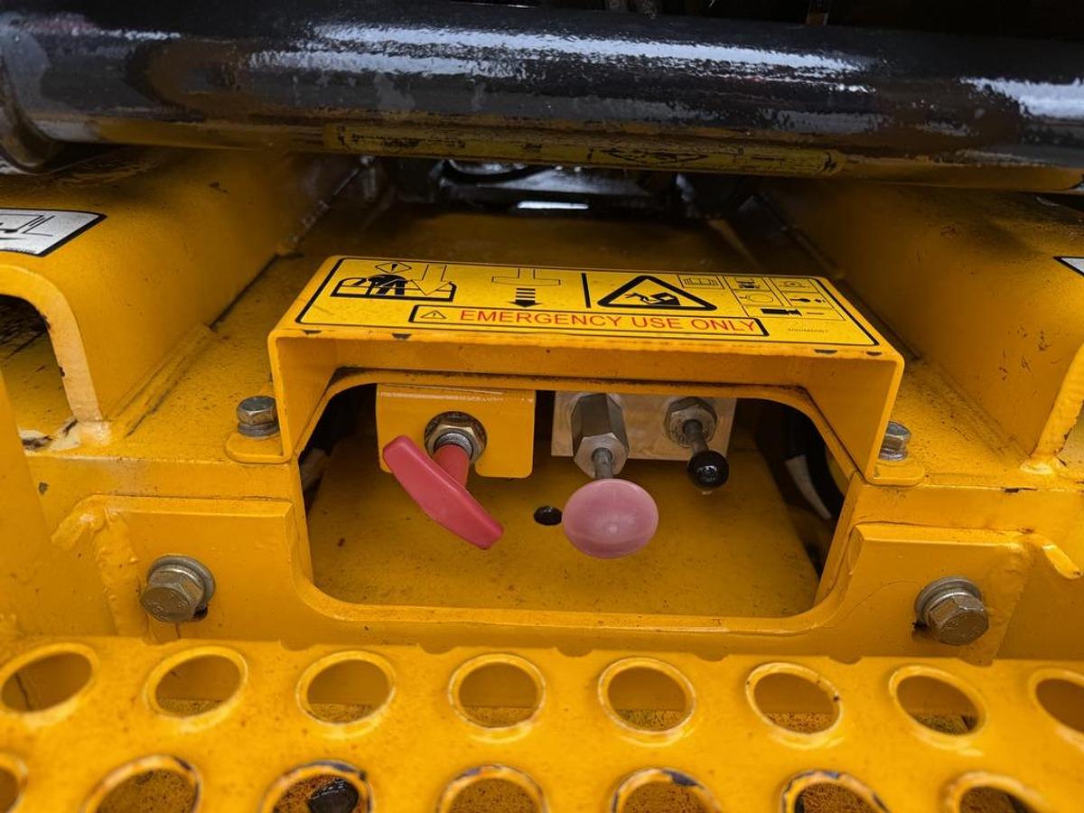 Used JCB S1930E 8m Electric Scissor Lift