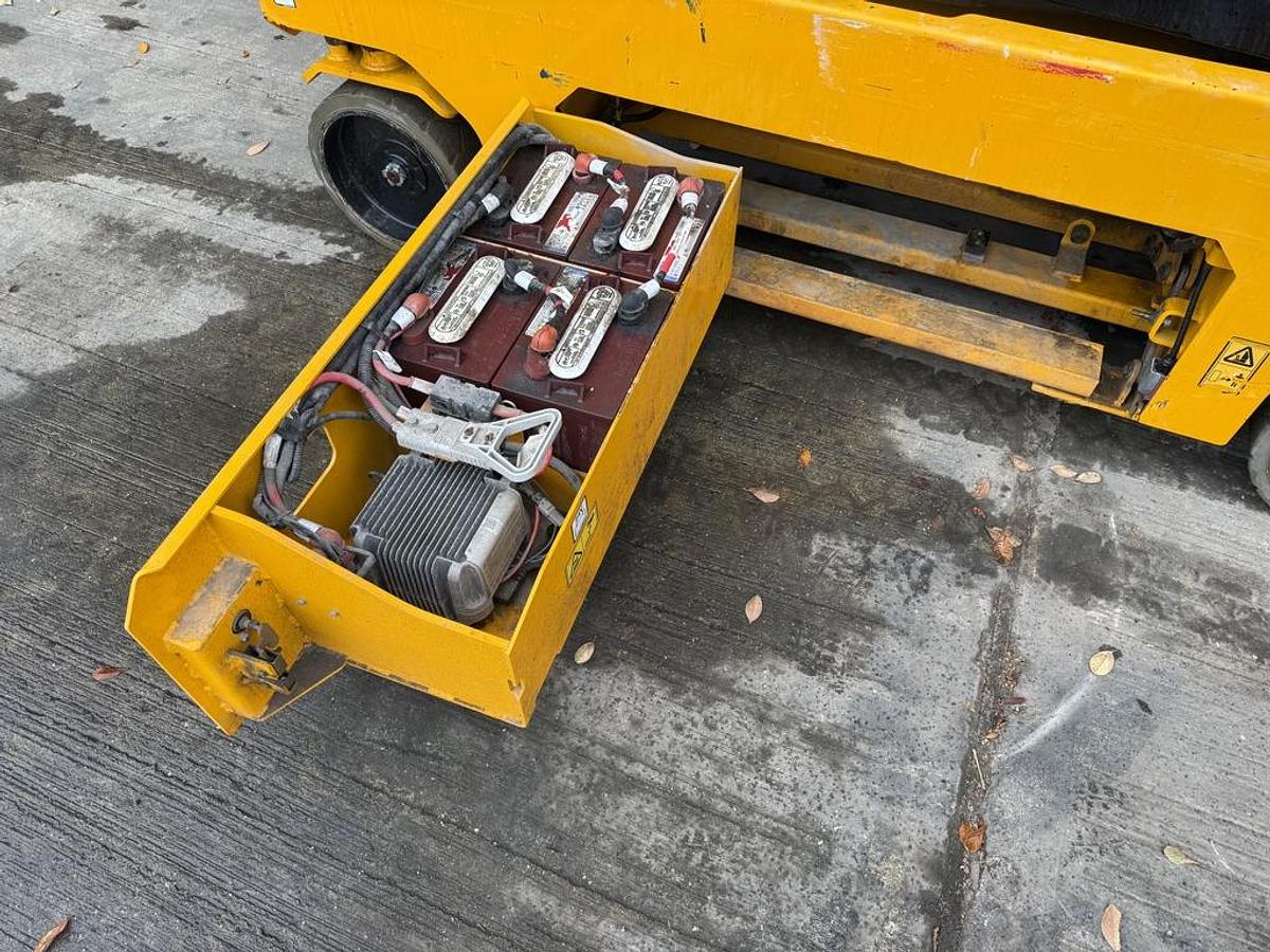 Used JCB S2646E 10m Electric Scissor Lift