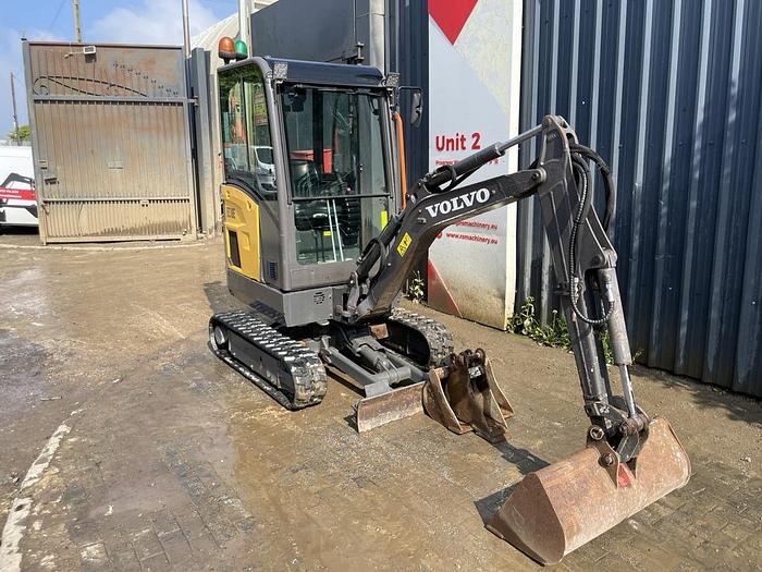 Used VOLVO EC18E