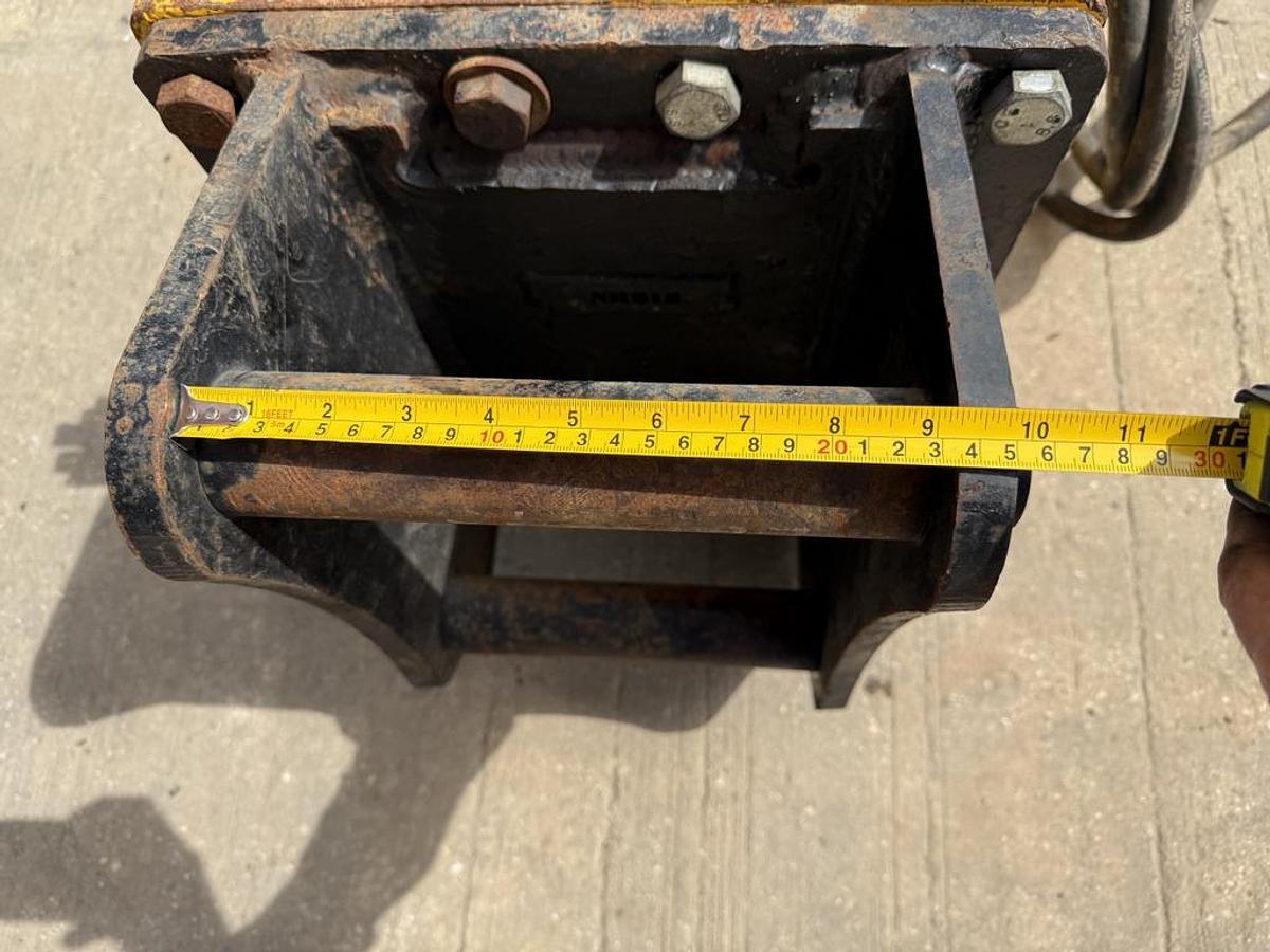 Used Hanmen HMB750 7-10 t Hydraulic Breaker