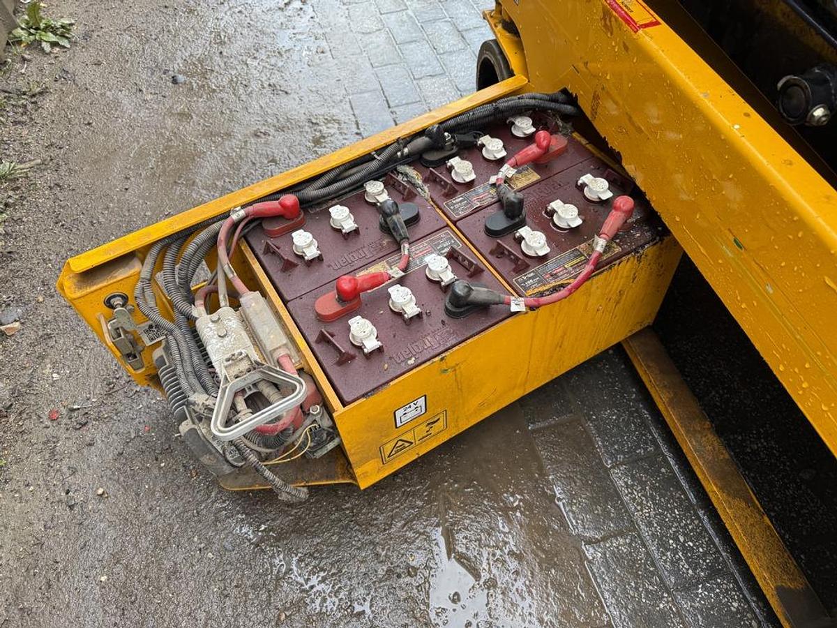 Used JCB S1930E 8m Electric Scissor Lift