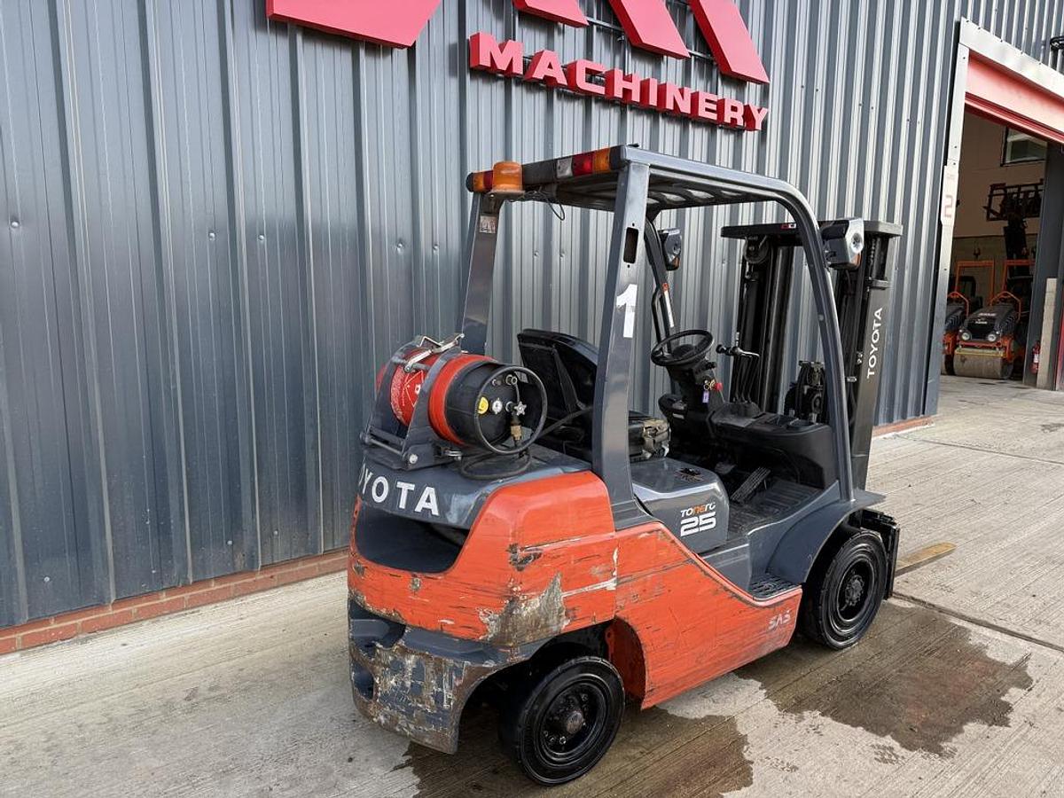 Used Toyota Tonero 2.5t LPG Forklift