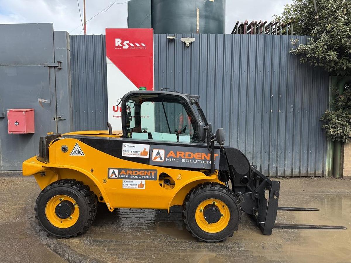 Used JCB 520-40 2t 4m Telehandler