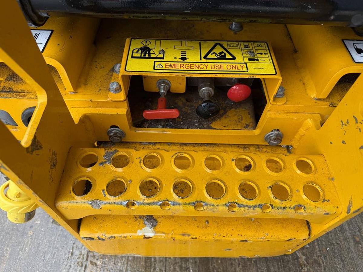 Used JCB S1930E 8m Electric Scissor Lift