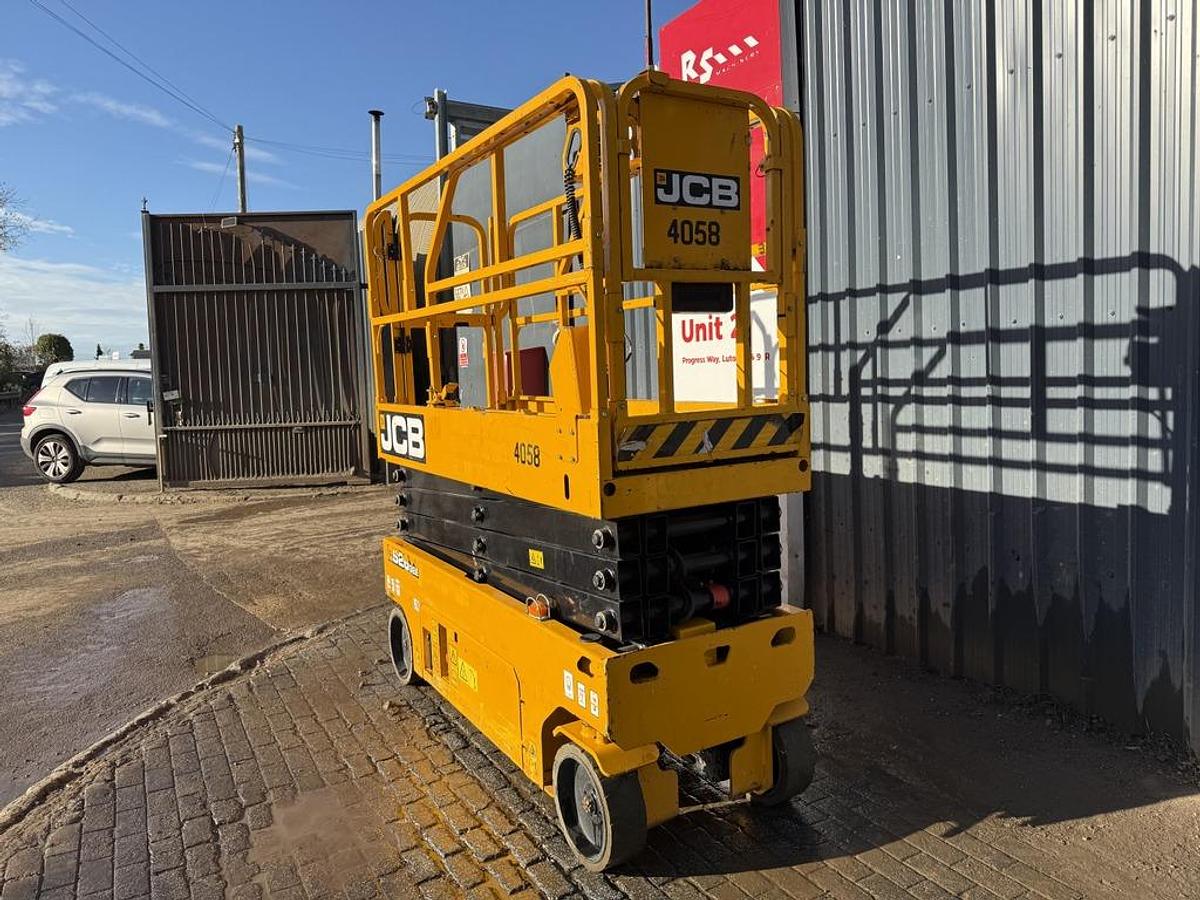 Used JCB S2632E 10m Electric Scissor Lift