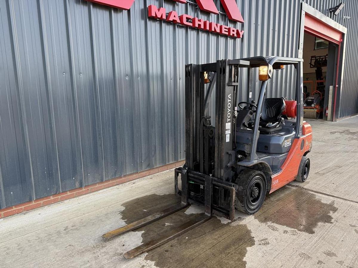 Used Toyota Tonero 2.5t LPG Forklift