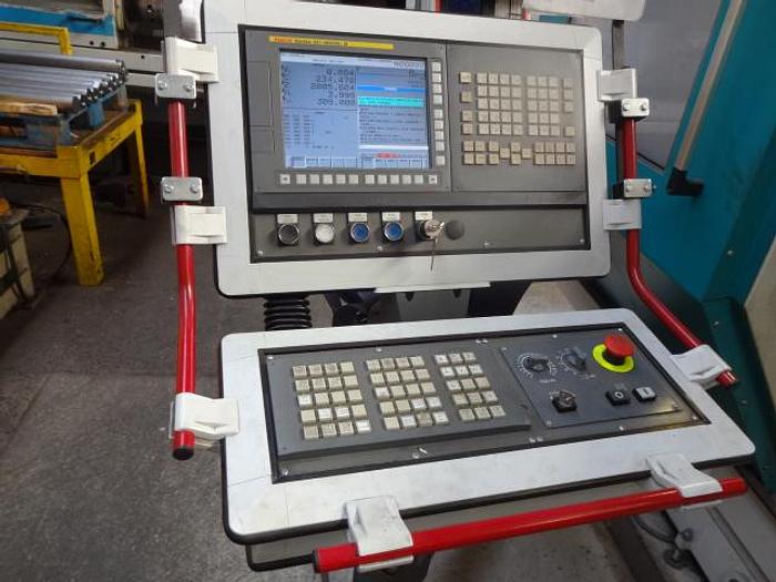 Utilisé Machine CNC d’usinage de vis mère