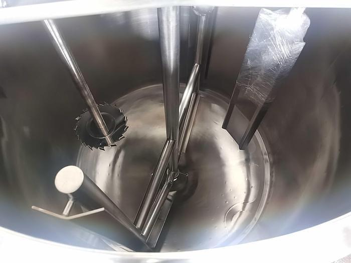 Customized 600 USG mixing tank with sweep and disperser agitator