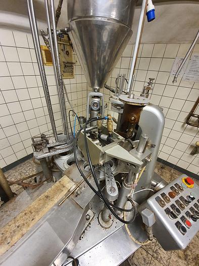 Used HAMBA filling system designed for filling crumbles.