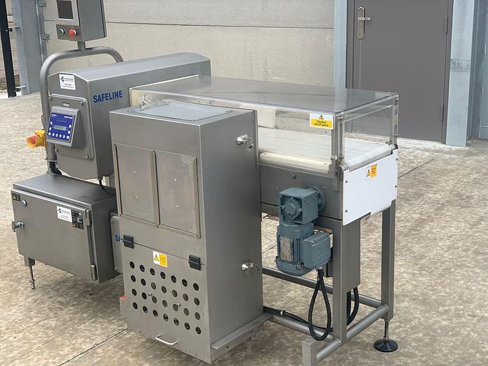 Used Safeline Mettler-Toledo Metal Detector with push-arm reject (runs Left to Right)