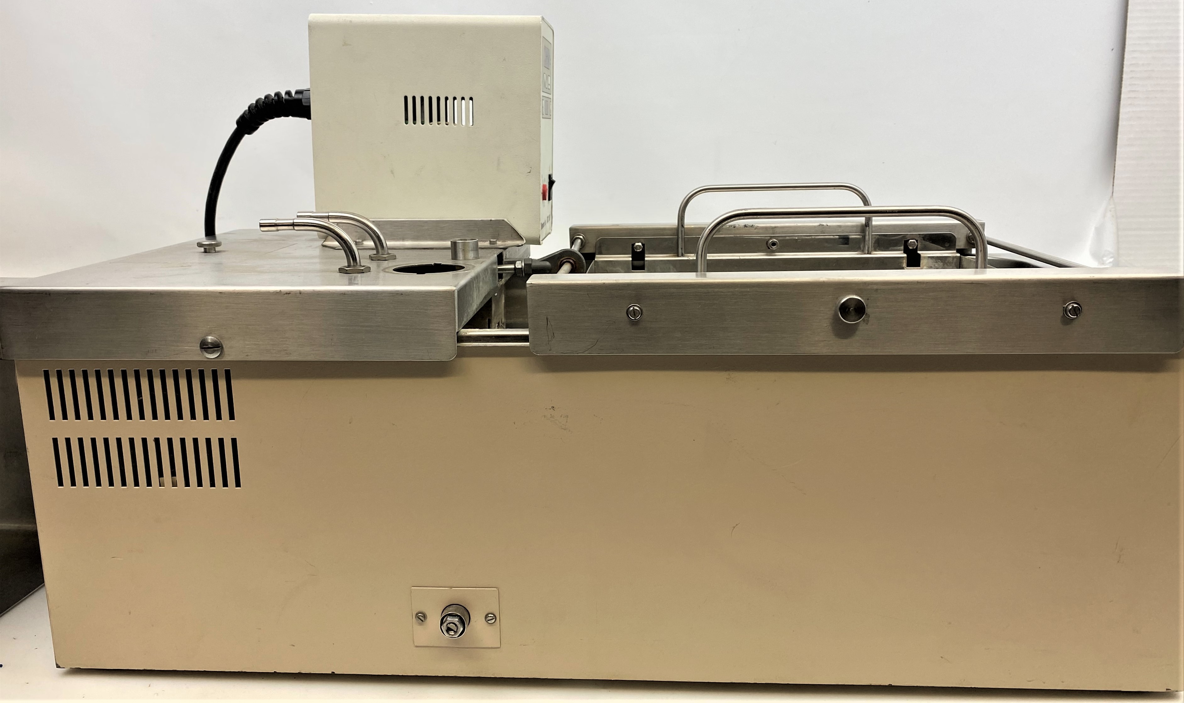 Used Julabo SW1 Shaking Water Bath with Thermo Haake DC10 Controller