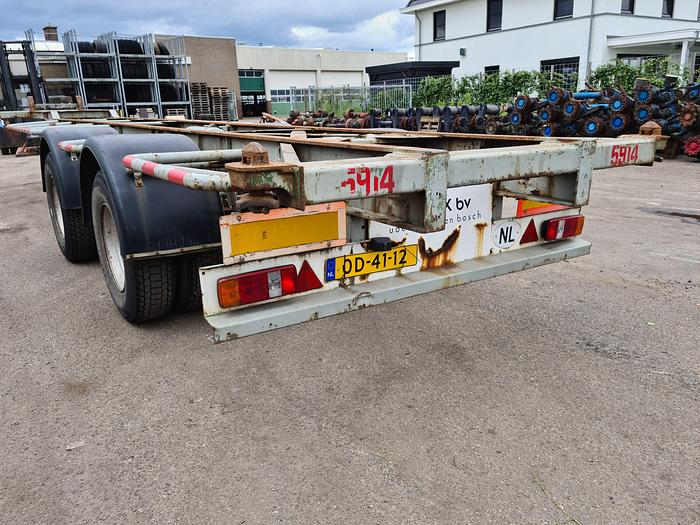 Used 1980 2 axle gooseneck container chassis  steel suspension drum brakes freuhauf