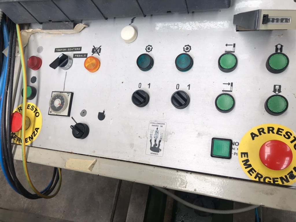 Usato 1990 Tenonatrice stondante doppia, automatica, marca Bacci