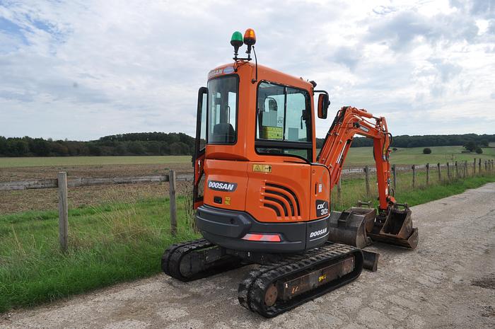 Used 2017 DOOSAN DX27Z